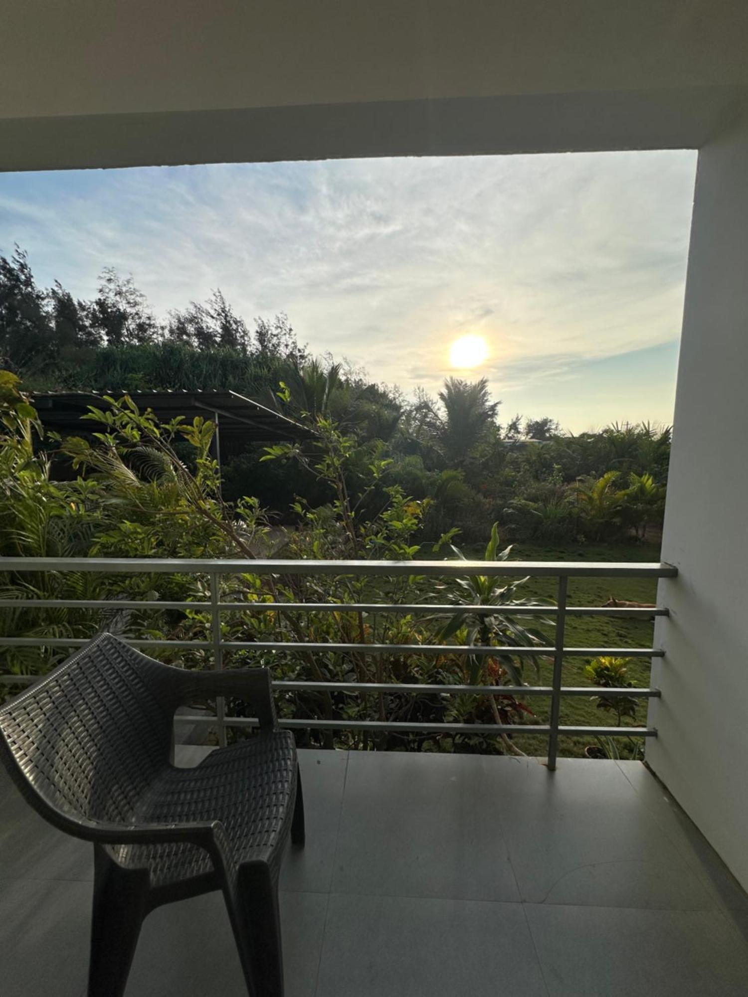 Ziba Beach Morjim Exterior foto